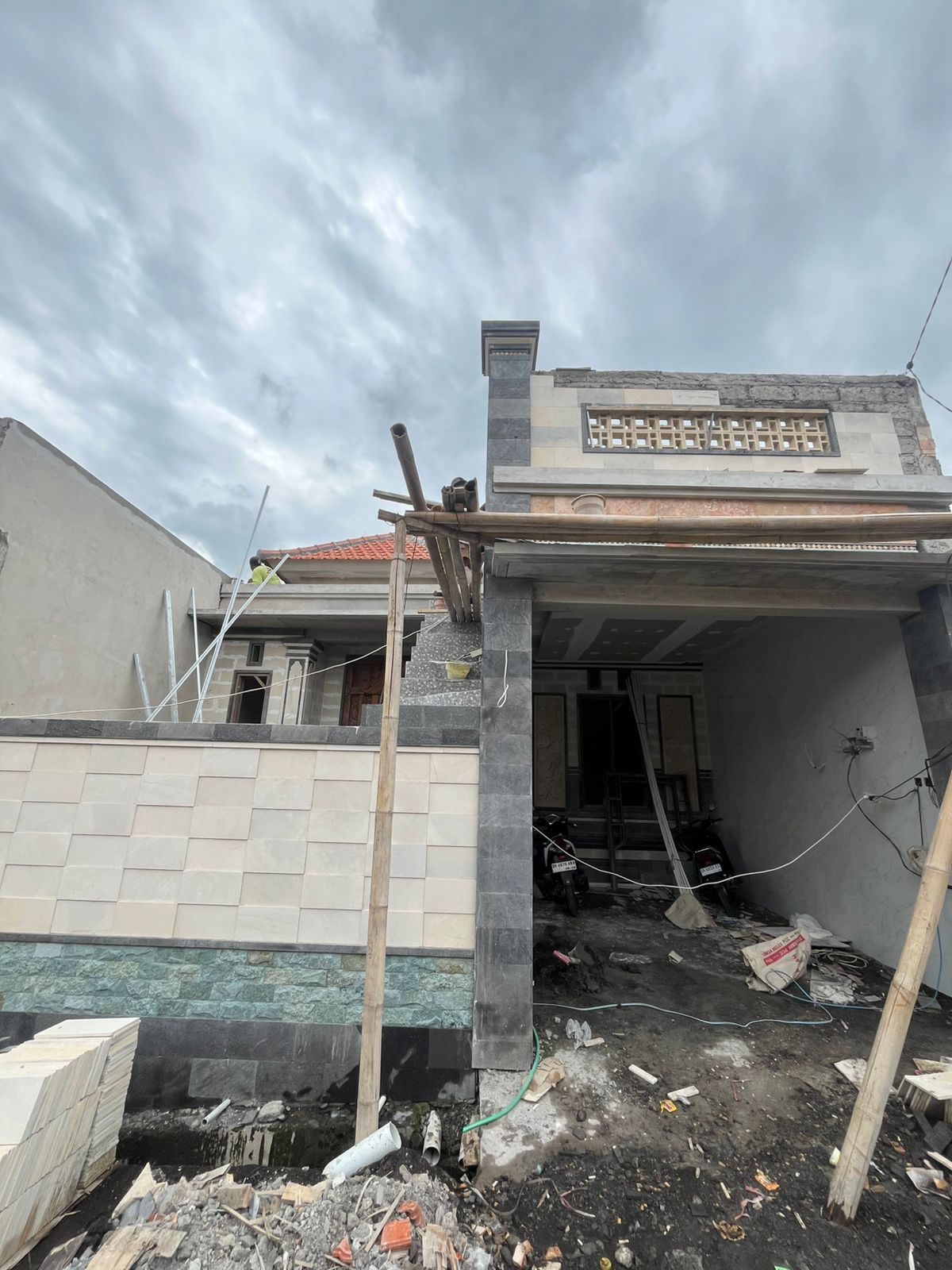 Rumah Semi 2 Lantai di Tegal Tugu